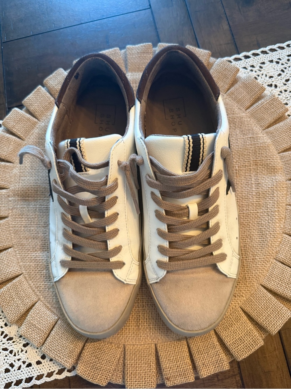 ShuShop White & Brown Low-Top Sneakers with Black Star - Picture 2 of 5
